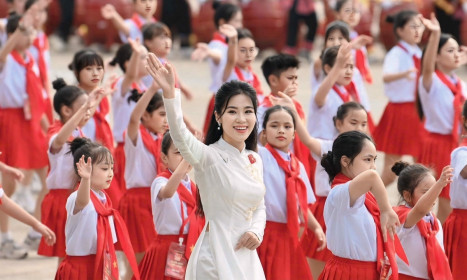 Thủ tướng yêu cầu đẩy nhanh chi trả 100.000 đồng dịp Quốc khánh