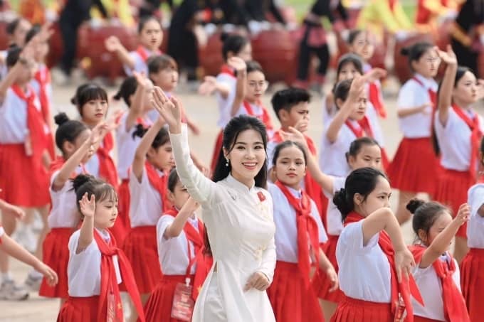 Thủ tướng yêu cầu đẩy nhanh chi trả 100.000 đồng dịp Quốc khánh