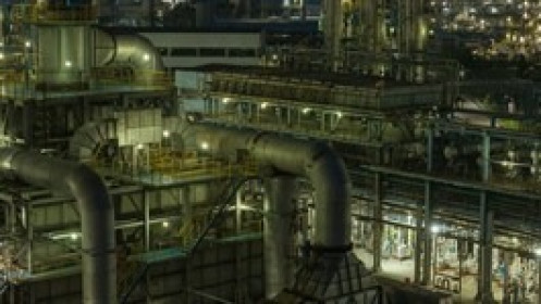 Dầu tăng hơn 2% khi căng thẳng Nga – Ukraine leo thang