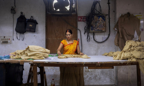 Ấn Độ giảm thuế tiêu dùng hàng trăm mặt hàng để kích cầu