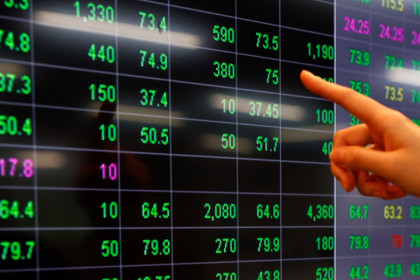 VN-Index lần đầu vượt 1.700 điểm