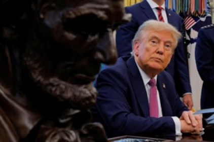 Tổng thống Trump ký sắc lệnh miễn thuế cho 45 nhóm hàng hóa