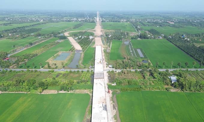 Phương án rút ngắn tiến độ 4-8 tháng ở cao tốc ngang miền Tây