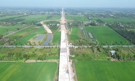 Phương án rút ngắn tiến độ 4-8 tháng ở cao tốc ngang miền Tây