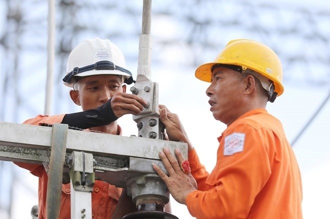 'EVN cần làm rõ khoản lỗ 45.000 tỷ đồng muốn đưa vào giá điện'