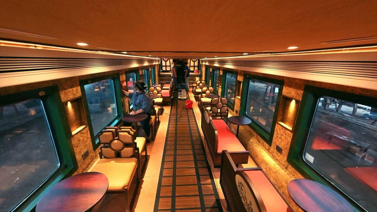Lưu ý khi du lịch bằng tàu hỏa hai tầng 'Hà Nội 5 cửa ô'