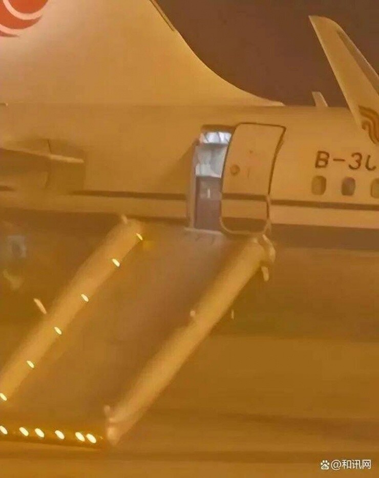 Hành khách bị phạt hơn 280 triệu đồng vì sự cố éo le trong lần đầu đi máy bay