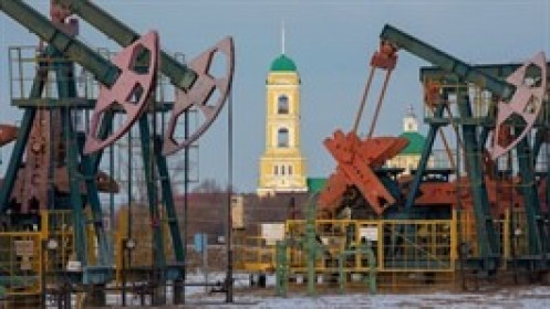 Dầu tăng gần 1% khi OPEC+ tăng sản lượng thấp như dự báo