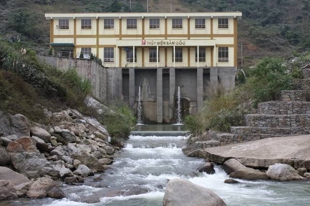 Một công ty thủy điện muốn chia cổ tức tiền tỷ lệ 100%