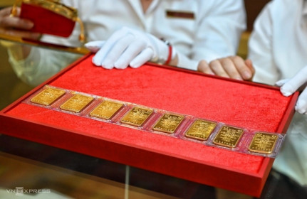 Giá vàng miếng lên gần 136 triệu đồng