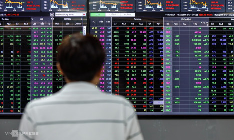 Chứng khoán tiềm ẩn rủi ro giảm về vùng 1.400-1.500 điểm