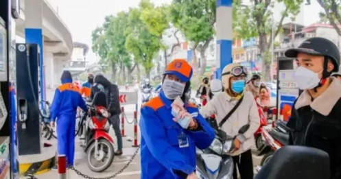 Giá xăng giảm vào ngày mai?