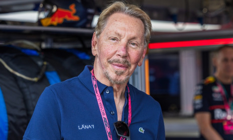 Chân dung tỷ phú sắp soán ngôi giàu nhất thế giới của Elon Musk