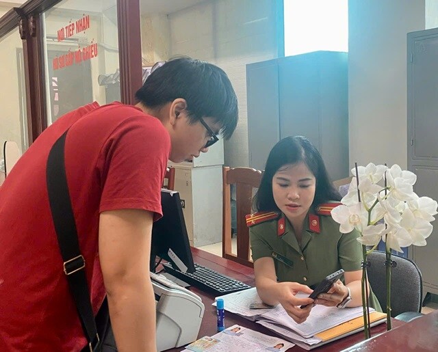 Giả danh nhân viên bưu điện để lừa đảo