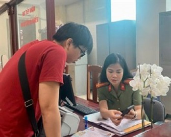 Giả danh nhân viên bưu điện để lừa đảo