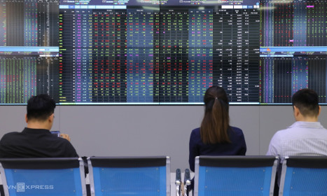 Nhóm 'cá mập' dẫn dắt thị trường chứng khoán