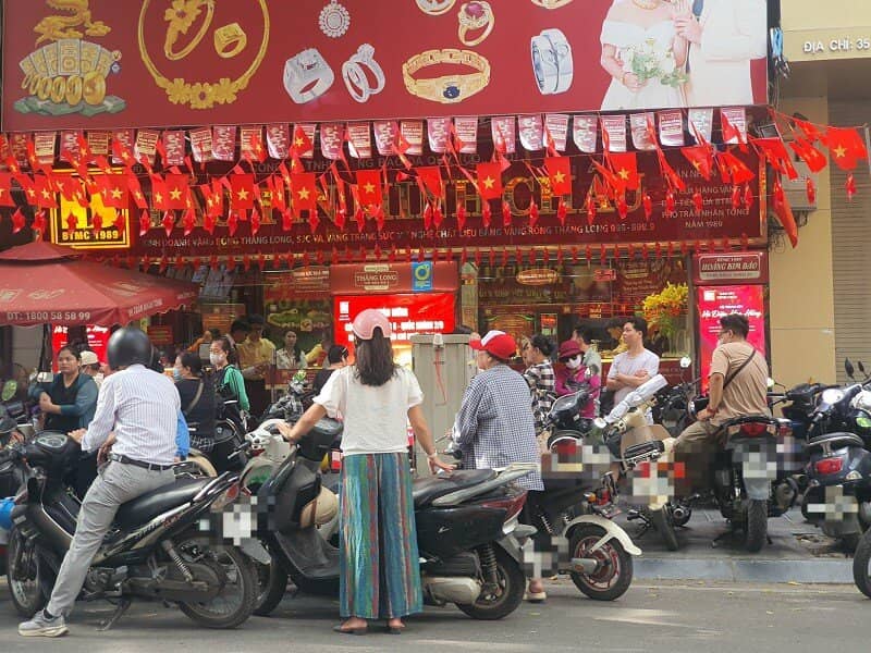 Giá vàng chiều 15/9: Đảo chiều tăng, một số người mang vàng đi bán lại mang về