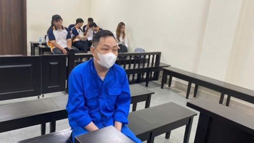 Nhờ làm giấy tờ hai xe sang, người đàn ông bị lừa 5,4 tỷ đồng