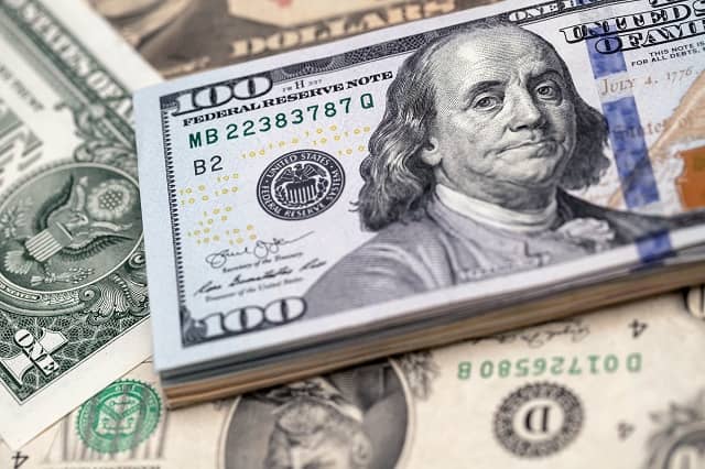 Đồng USD chạm đáy 4 năm so với Euro trước thềm quyết định lãi suất của Fed