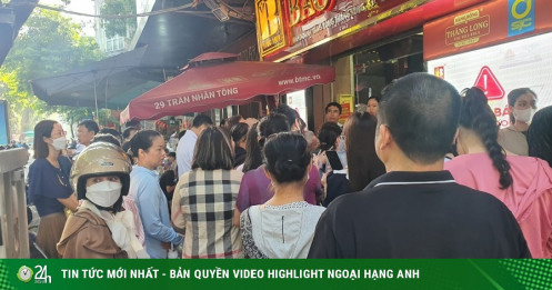 Phố vàng ngày 19/9: Nhiều người đi từ tinh mơ lấy số mua vàng, bất ngờ tiệm vàng có thông báo mới
