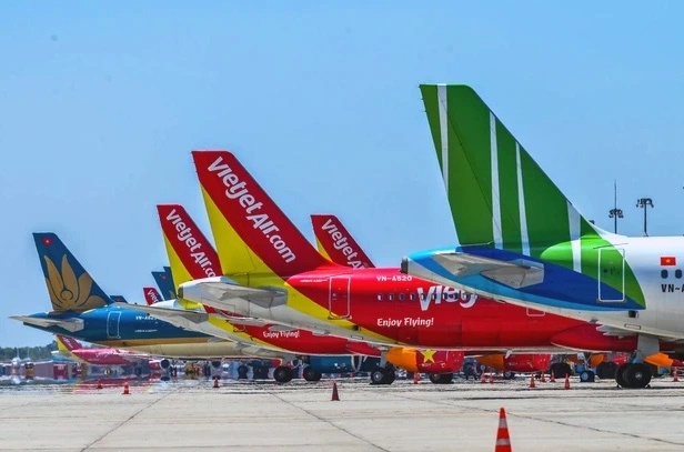 Bão Ragasa gây xáo trộn lịch bay, hàng loạt chuyến bị hoãn, hủy