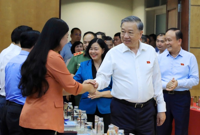 'Làm sao mỗi người đi làm có thể nuôi được một người'