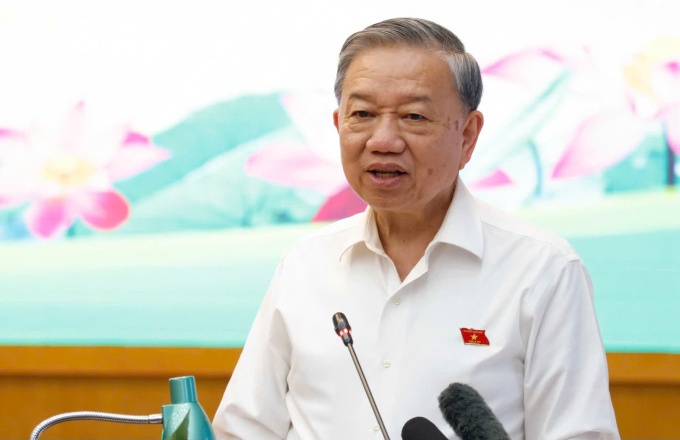 'Làm sao mỗi người đi làm có thể nuôi được một người'