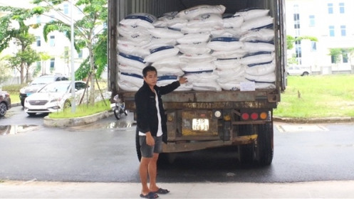 Điều tra vụ vận chuyển trái phép 40 tấn đường cát qua biên giới