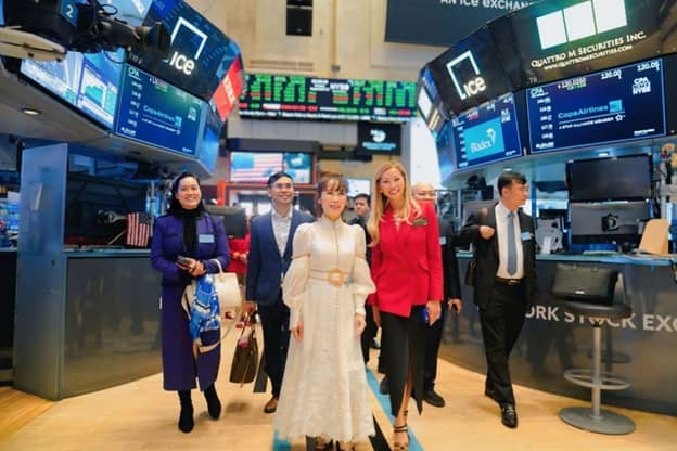 Tỷ phú Nguyễn Thị Phương Thảo gặp Chủ tịch Sàn giao dịch chứng khoán New York – Thị trường tăng 48 điểm