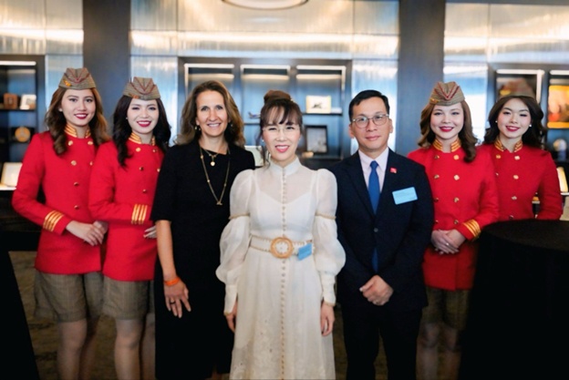 Tỷ phú Nguyễn Thị Phương Thảo gặp Chủ tịch Sàn giao dịch chứng khoán New York – Thị trường tăng 48 điểm