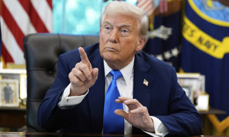 Tổng thống Mỹ áp thuế nhập khẩu với nhiều loại thuốc, đồ nội thất