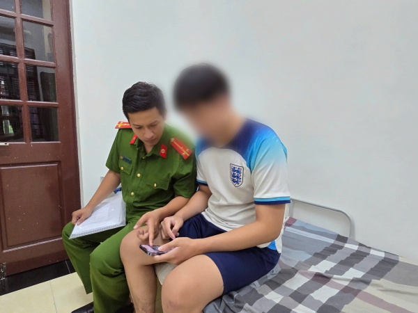 Vì sao sinh viên dễ rơi vào bẫy “bắt cóc” online?