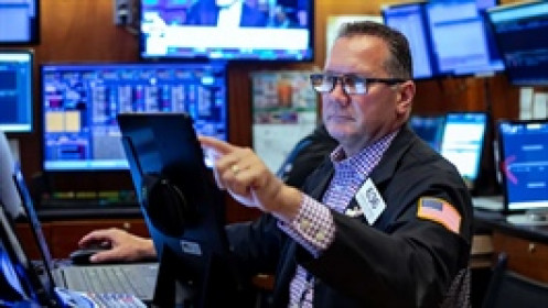 Dow Jones tăng 300 điểm sau báo cáo lạm phát PCE