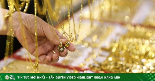 Kinh tế 24h: Thông tin này đang đem lại tin vui cho người mua vàng