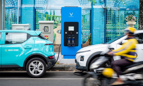 Công ty của ông Phạm Nhật Vượng đề xuất bỏ giá sạc cao điểm cho xe điện