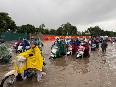 Hà Nội mưa to, nhiều nơi miền Bắc ngập lụt