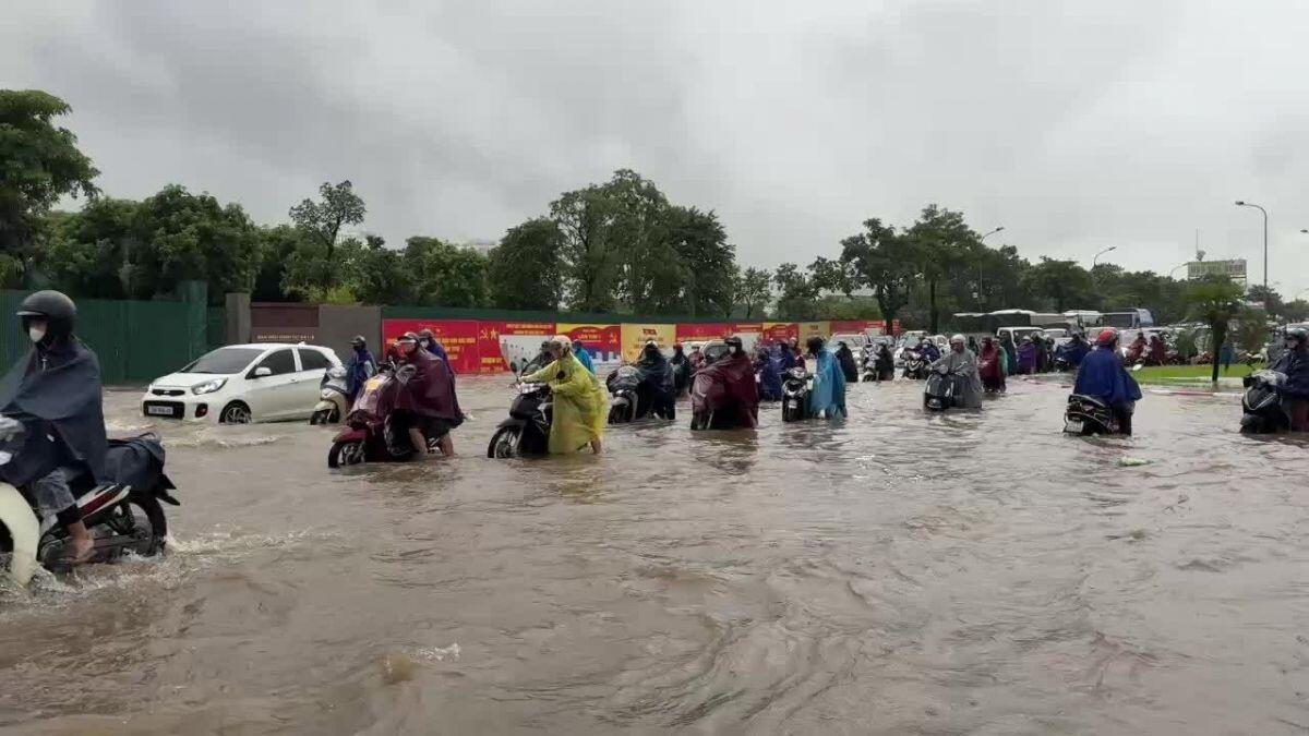 Hà Nội mưa to, nhiều nơi miền Bắc ngập lụt