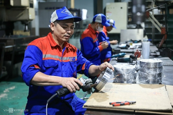 Đơn hàng sản xuất tăng trở lại