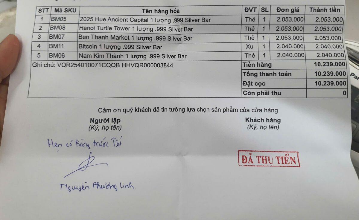 Giá bạc tăng không tưởng, loạt cửa hàng ở Hà Nội thu tiền trước hẹn năm sau đến lấy hàng