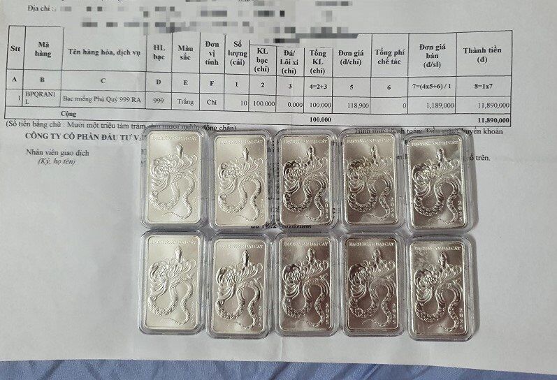 Giá bạc tăng không tưởng, loạt cửa hàng ở Hà Nội thu tiền trước hẹn năm sau đến lấy hàng