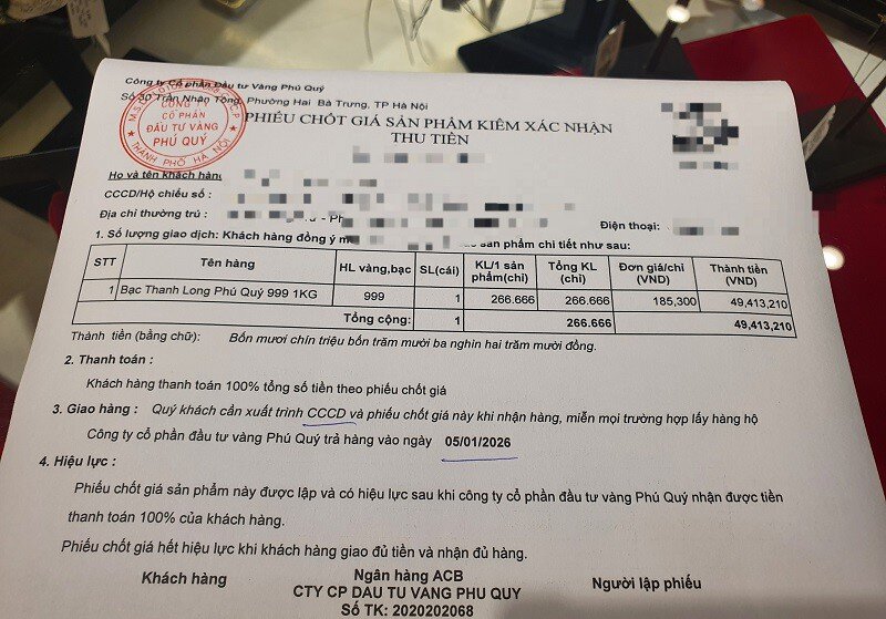 Giá bạc tăng không tưởng, loạt cửa hàng ở Hà Nội thu tiền trước hẹn năm sau đến lấy hàng