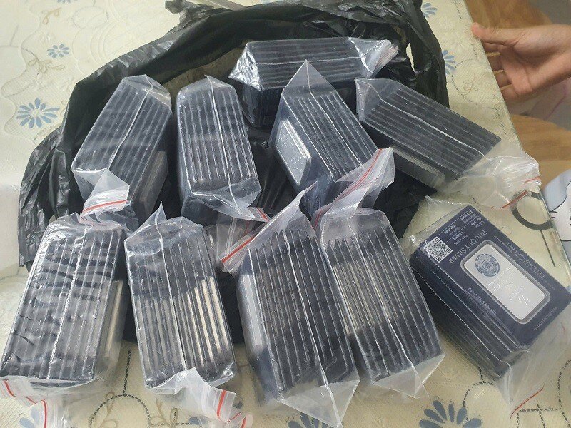 Giá bạc tăng không tưởng, loạt cửa hàng ở Hà Nội thu tiền trước hẹn năm sau đến lấy hàng