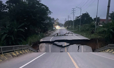 Sập cầu trên đường tránh ở Tuyên Quang