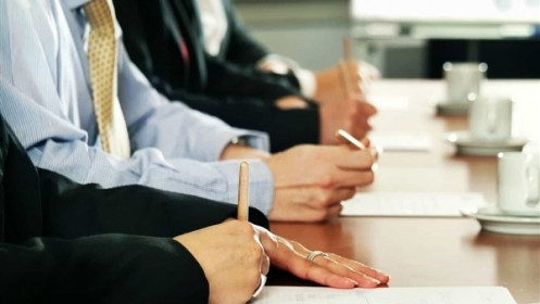 Bỗng nhiên bị làm người đại diện theo pháp luật cho 4 công ty