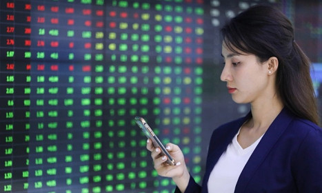 Khối ngoại bán ròng hơn 100.000 tỷ trên thị trường chứng khoán