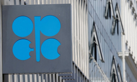 OPEC+ vẫn tăng sản xuất dầu, bất chấp dư cung