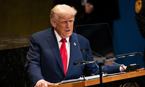 Chính quyền Trump mở bán 600 triệu tấn than