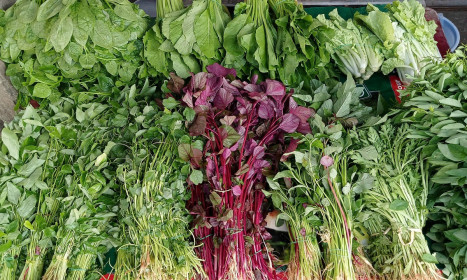 Giá rau xanh ở TP HCM, Hà Nội tăng vọt