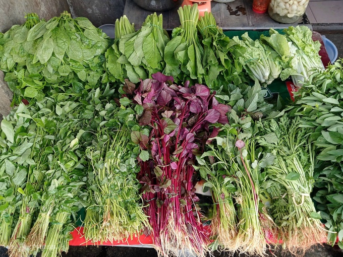 Giá rau xanh ở TP HCM, Hà Nội tăng vọt