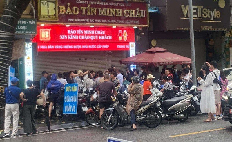 Giá vàng chiều 7/10: Tăng chóng mặt, loạt tiệm vàng có động thái mới khiến nhiều người quay xe